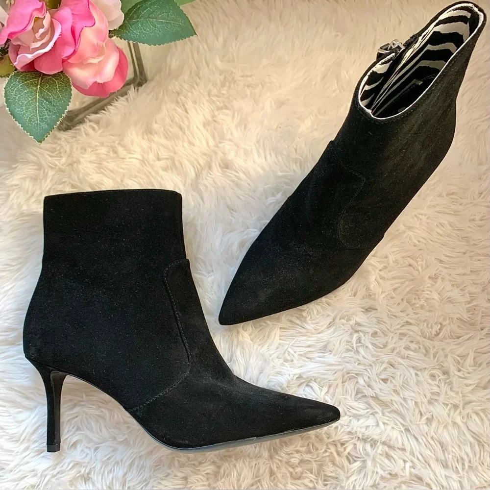 Kate Spade Vikki Black Suede Pointed Toe Booties Ankle Boots 6B